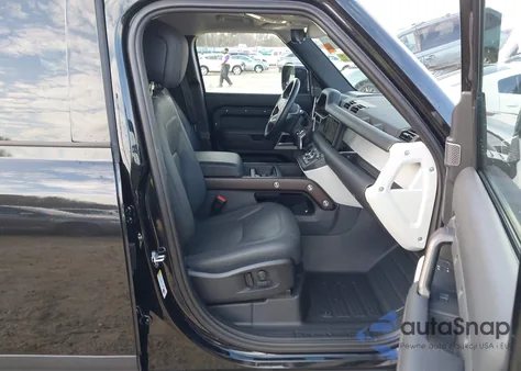 2024 Land Rover Defender 110 P300 z USA, uszkodzony, nr VIN SALEJ7EX6R2283791